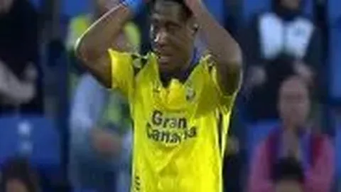 肖战严词拒绝私生行为：请停止尾随我们的团队与车辆